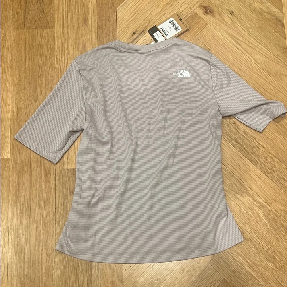 NWT -The North Face Moonstone Grey Women's Shadow Short Sleeve Top - size L - Picture 6 of 8